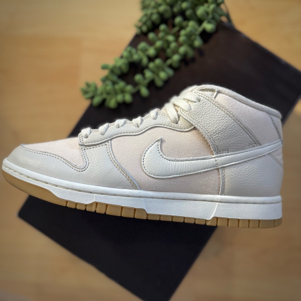🤎 NIKE 🤎 Dunk Mid - Neutral Sail Orewood Gum Brown - Unisex Size W 9.5 (Mens 8)